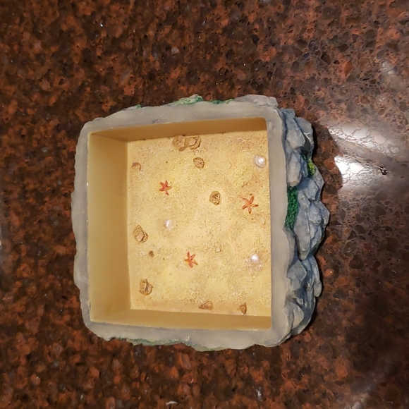 Boston Light treasure box - Picture 4 of 6